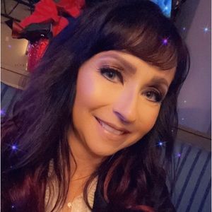 Meet your Posher, Carrie